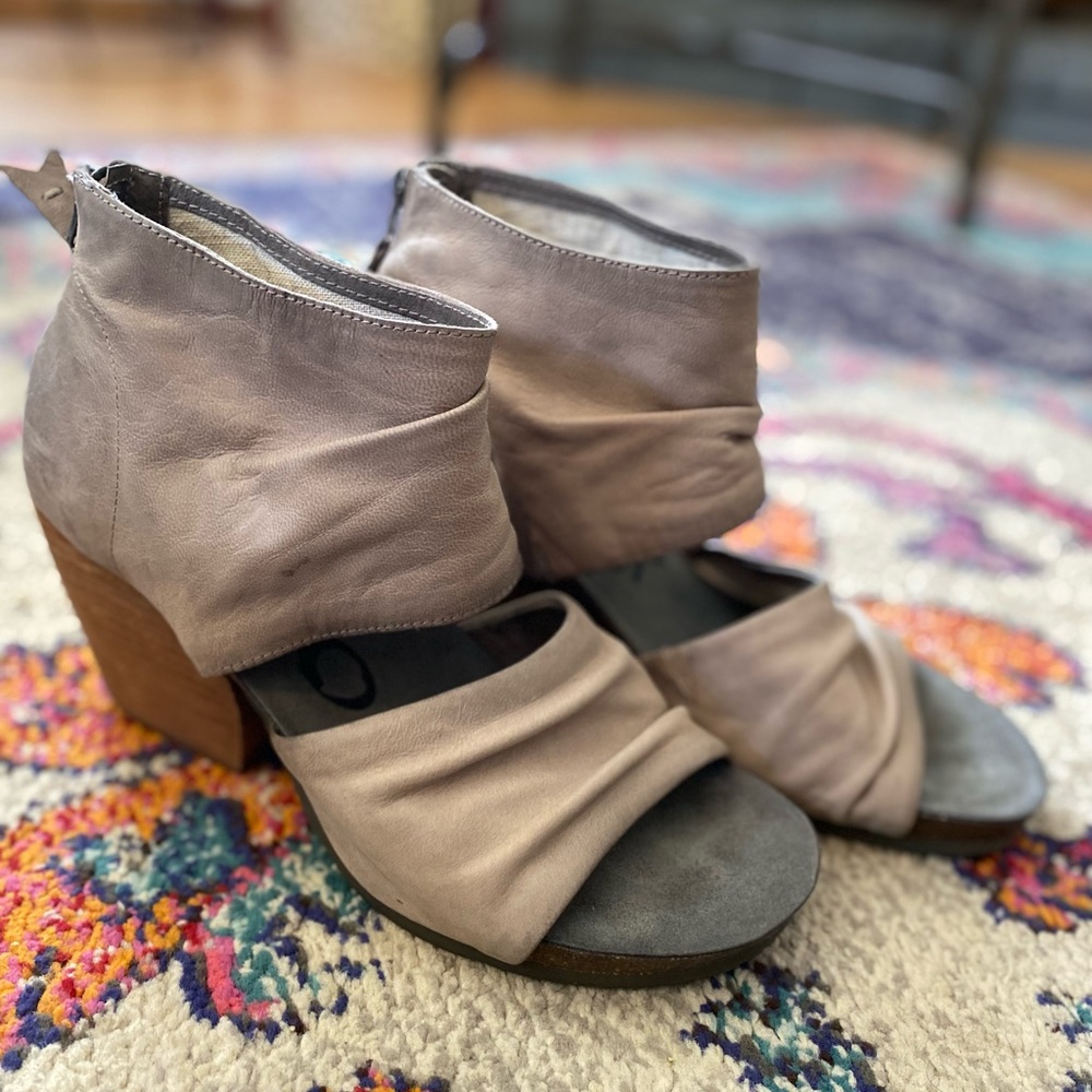 OTBT peep toe shoeties